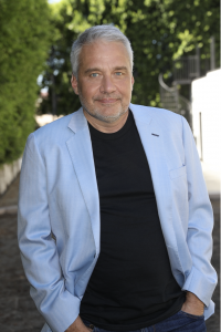 DON WORLEY EXECUTIVE PRODUCES CHRISTMAS AT THE KRINGLES, SET FOR WIDE THEATRICAL RELEASE NEXT MONTH, BRIARCLIFF ENT.